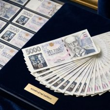 Kompletní  sada 24 bankovek 5000 Kč vzor 2023 s přítiskem - zahájení činnosti Národní banky Československé 2026 Série A-Y